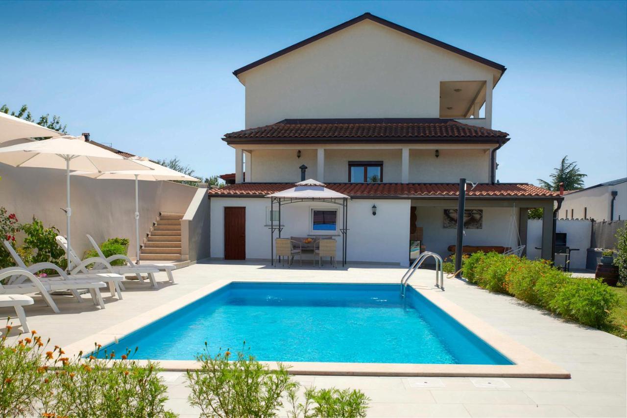 Holiday House Emma Burići Exteriér fotografie
