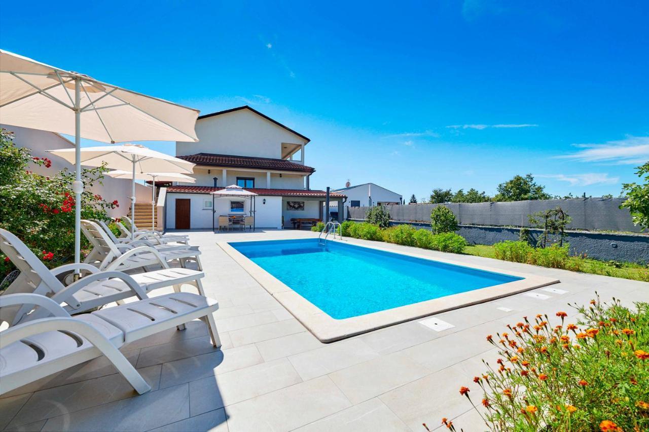 Holiday House Emma Burići Exteriér fotografie