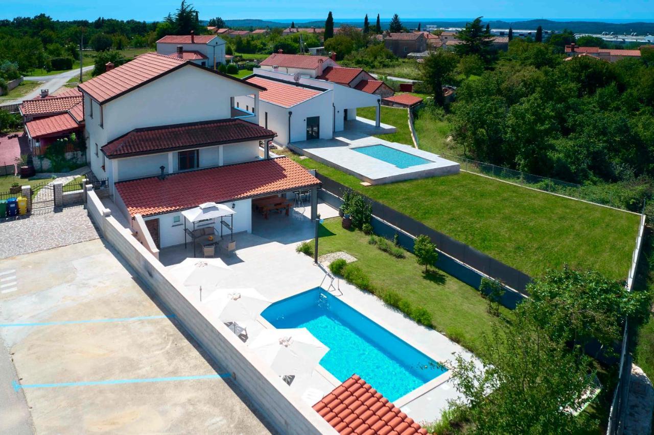 Holiday House Emma Burići Exteriér fotografie