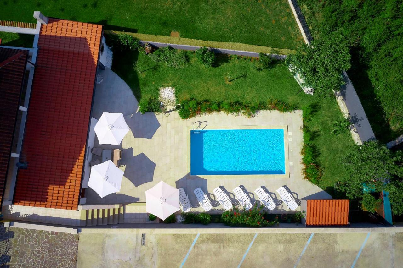 Holiday House Emma Burići Exteriér fotografie