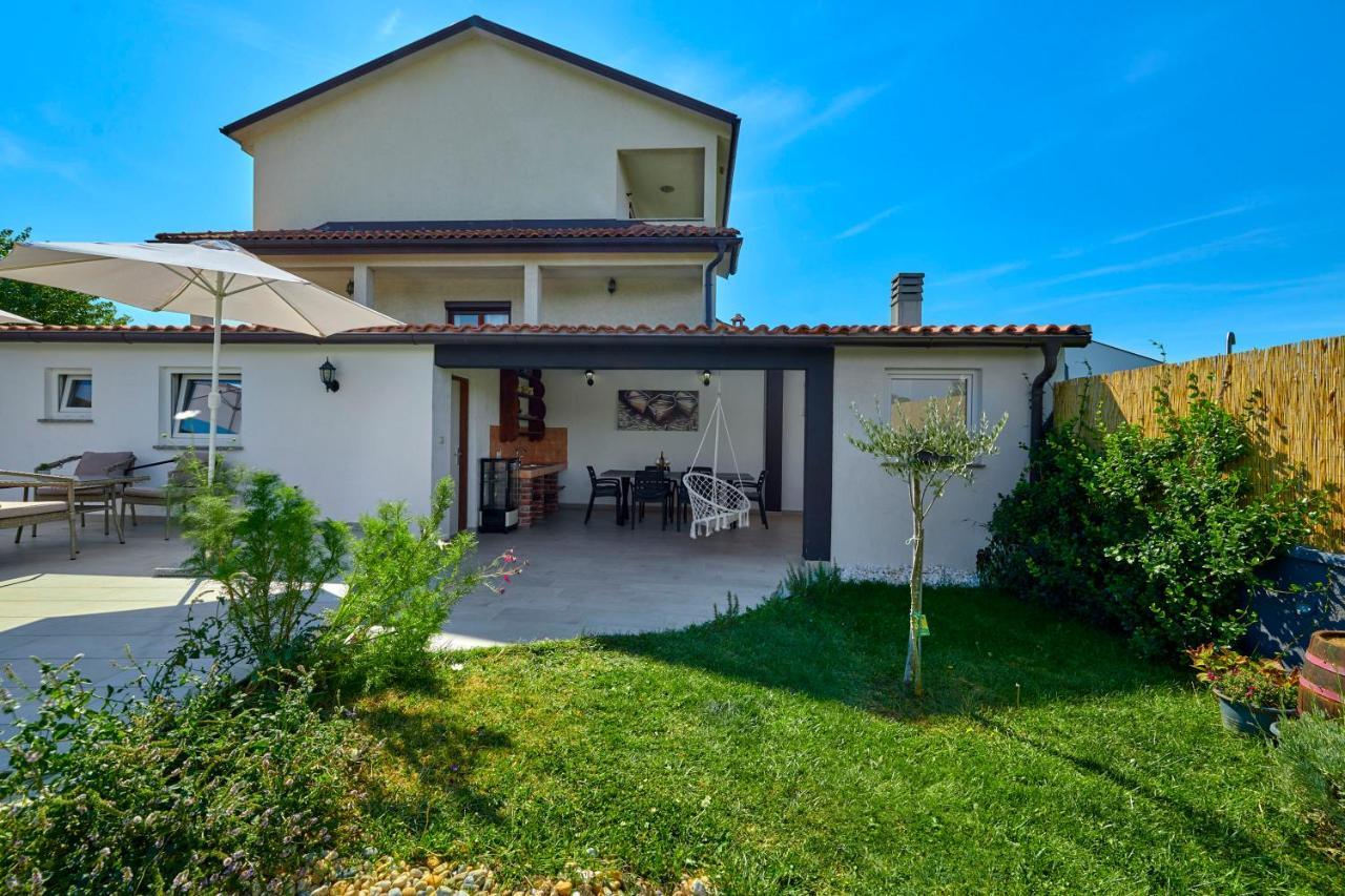 Holiday House Emma Burići Exteriér fotografie
